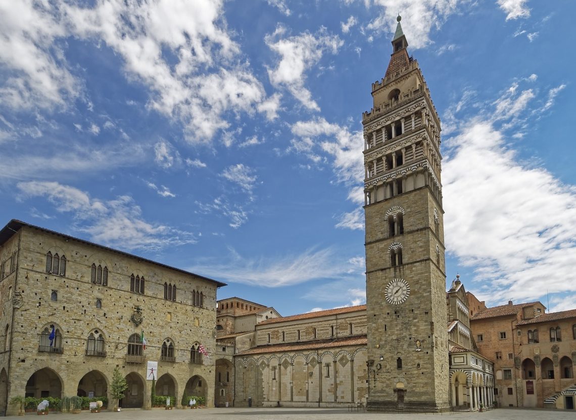 Piazza del Duomo a Pistoia